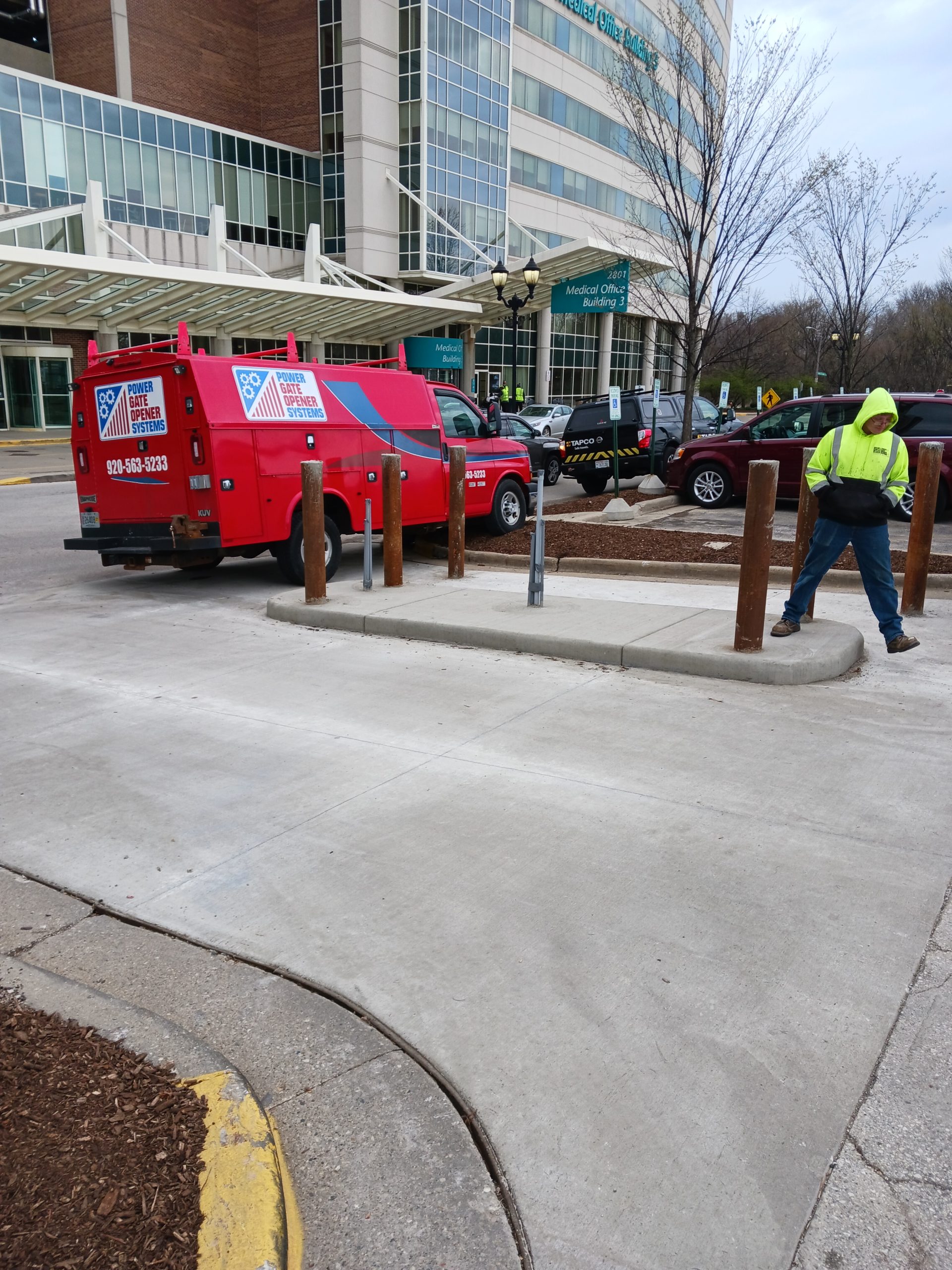 pgos-Red-service-van-bollards-at-the-Medical-Office-Building